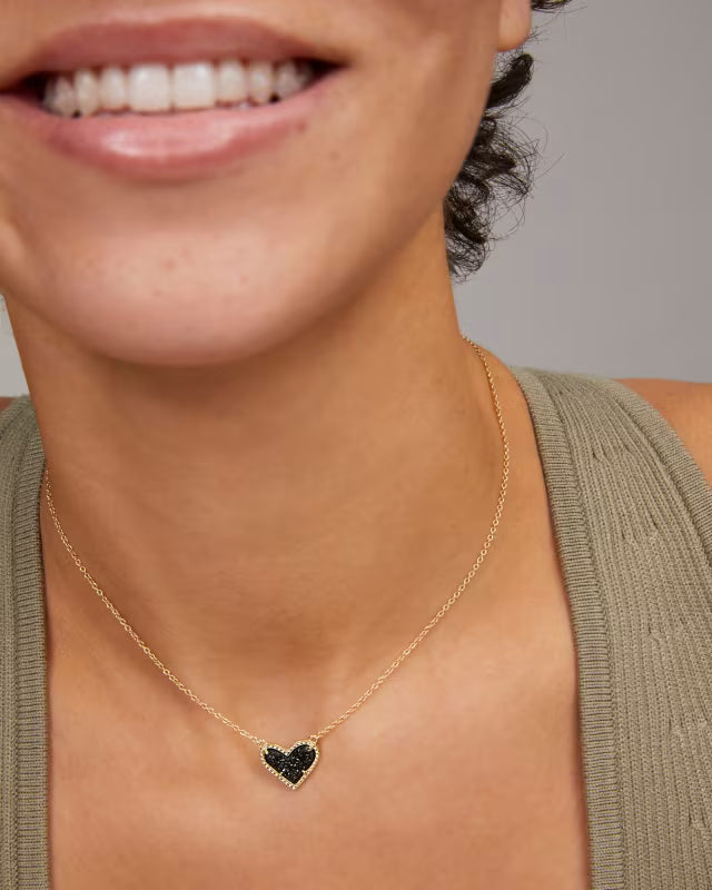 Ari Heart Golf Pendant Necklace in Black Drusy