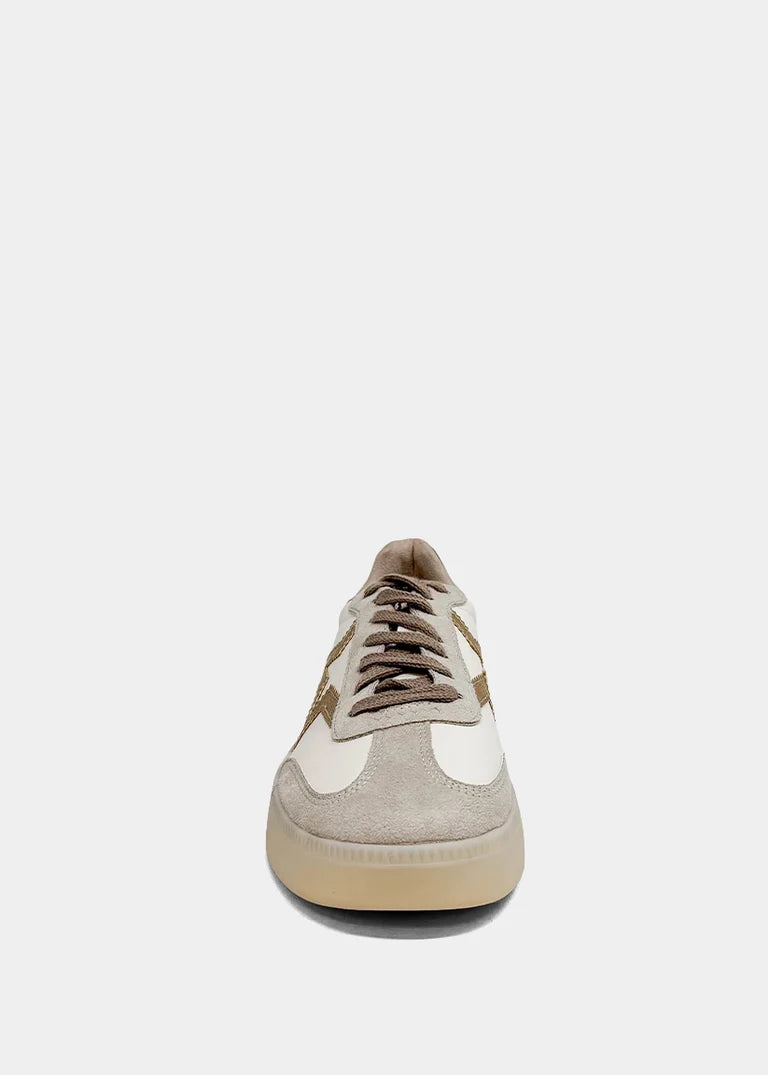 Peaches Gold Sneaker