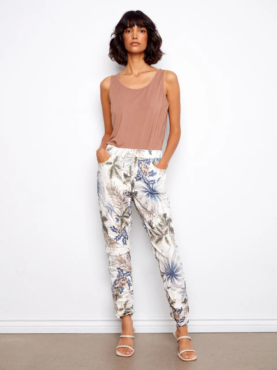 Printed Crinkle Jogger Pants in Hawaii Print